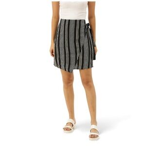 💐Forever 21 Black and White Striped Wrap Mini Skirt